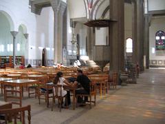 VOYAGE ORAN SEPTEMBRE 2006 88 12 sept. 06 - aprem - CATHEDRALE DEVENUE BIBLIOTHEQUE LES TABLES